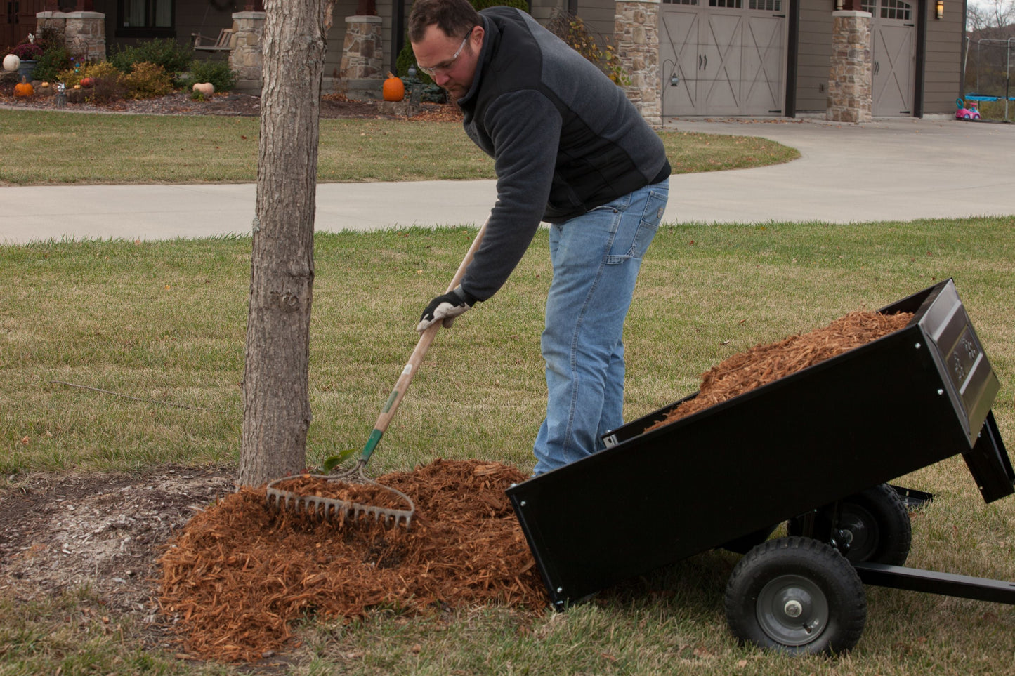 Inc. 350 Lb Steel Tow behind Lawn and Garden Cart